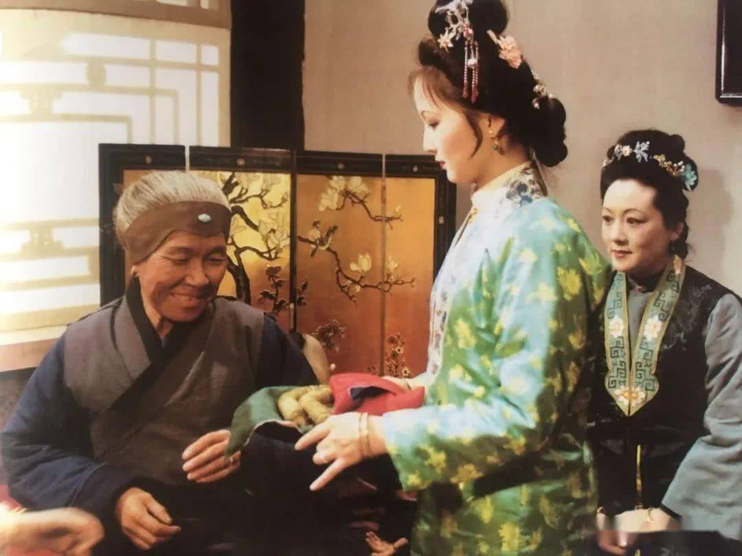 王熙凤的故事50字_王熙凤的故事_王熙凤扮演者