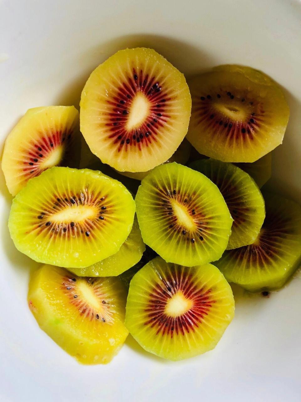 猕猴桃苗红心猕猴桃采收要点_红肉猕猴桃和红心猕猴桃的区别_红心猕猴桃