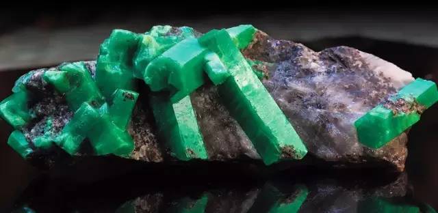 祖母绿—女人心头的一抹绿