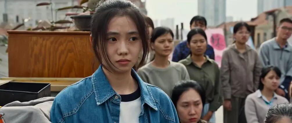 红花绿草满园栽风送花香蝶时来_送你一朵小红花歌词_腾格尔雪红花歌词