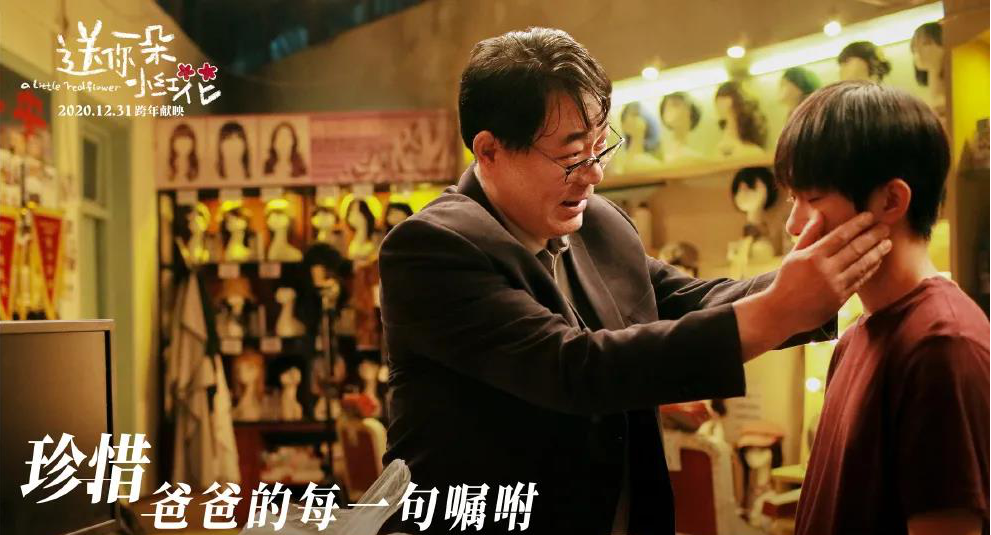 腾格尔雪红花歌词_送你一朵小红花歌词_红花绿草满园栽风送花香蝶时来