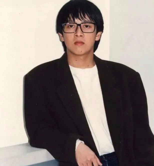 张雨生是怎么去世的 1997年,张雨生出车祸血流满面身亡,葬礼上哭到窒息的”女人”怎样了