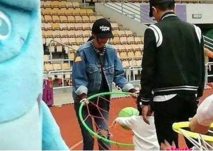 李小璐女儿不像父母_李小璐父母_李小璐父母是谁