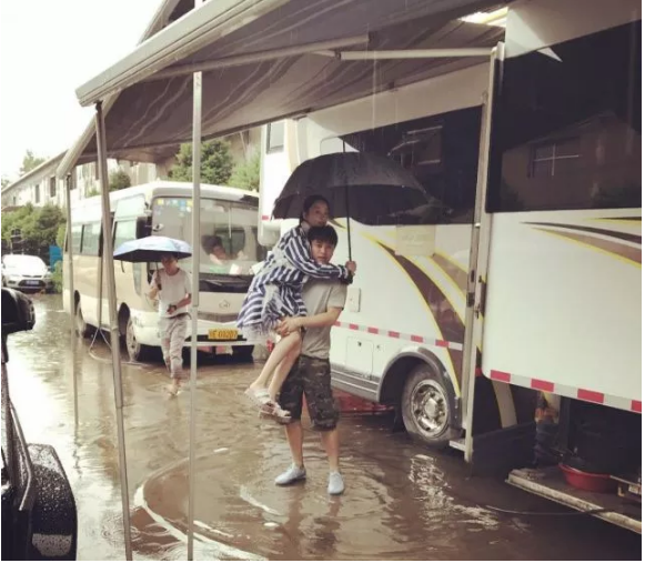 李小璐父母_李小璐父母是谁_李小璐女儿不像父母