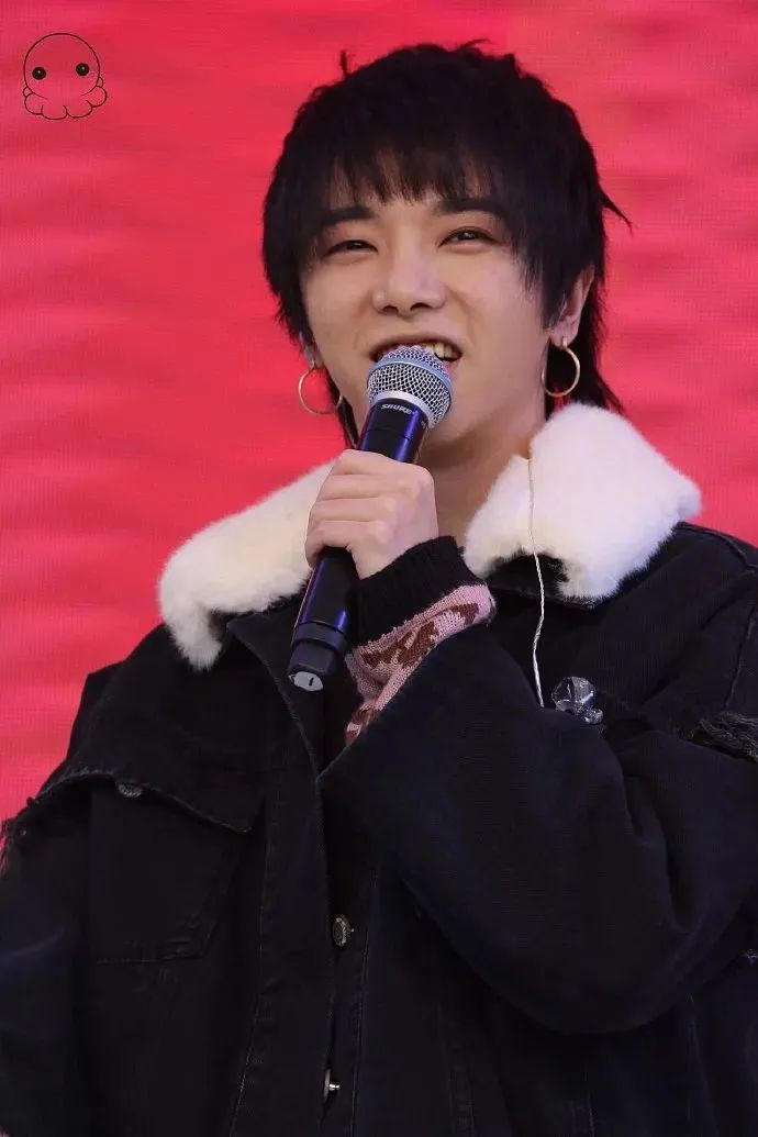 华晨宇许晴 华晨宇撩妹有一套，曾借酒醉告白许晴，还说要跟许晴同个房间睡