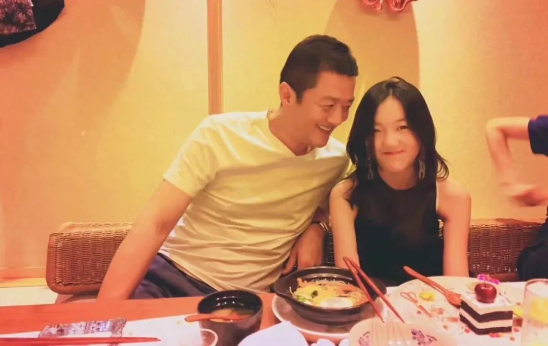 李小璐父母是谁_李小璐父母_李小璐女儿不像父母