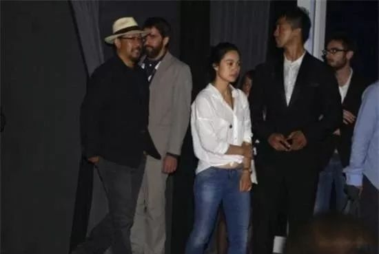 姜文妻子_姜文妻子周韵泳装_姜文现任妻子