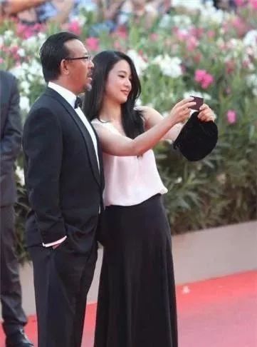 姜文妻子_姜文妻子周韵泳装_姜文现任妻子