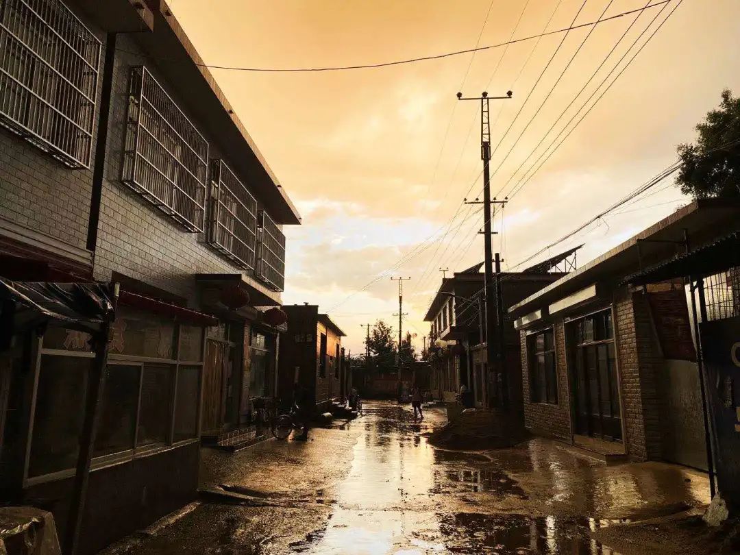 命运就算颠沛流离是哪首歌的歌词 不是老歌变好听了，而是我们都有了故事