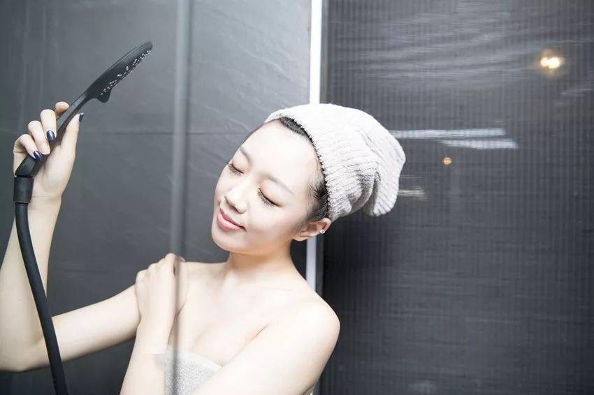 女澡堂大众摄像头_广元大众澡堂_女人在澡堂洗澡堂洗澡