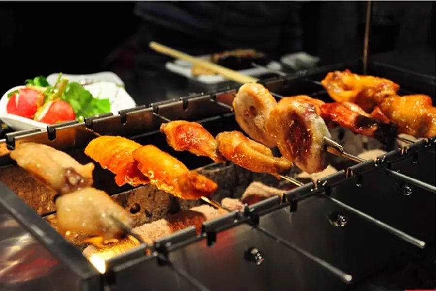 无烟烧烤加盟 男子借钱创业卖烤串，1年卖出4个亿！
