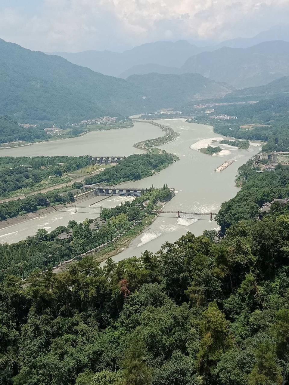 李冰父子修建都江堰的故事_都江堰水利工程修建的年代是哪里什么时候_李冰修建都江堰故事