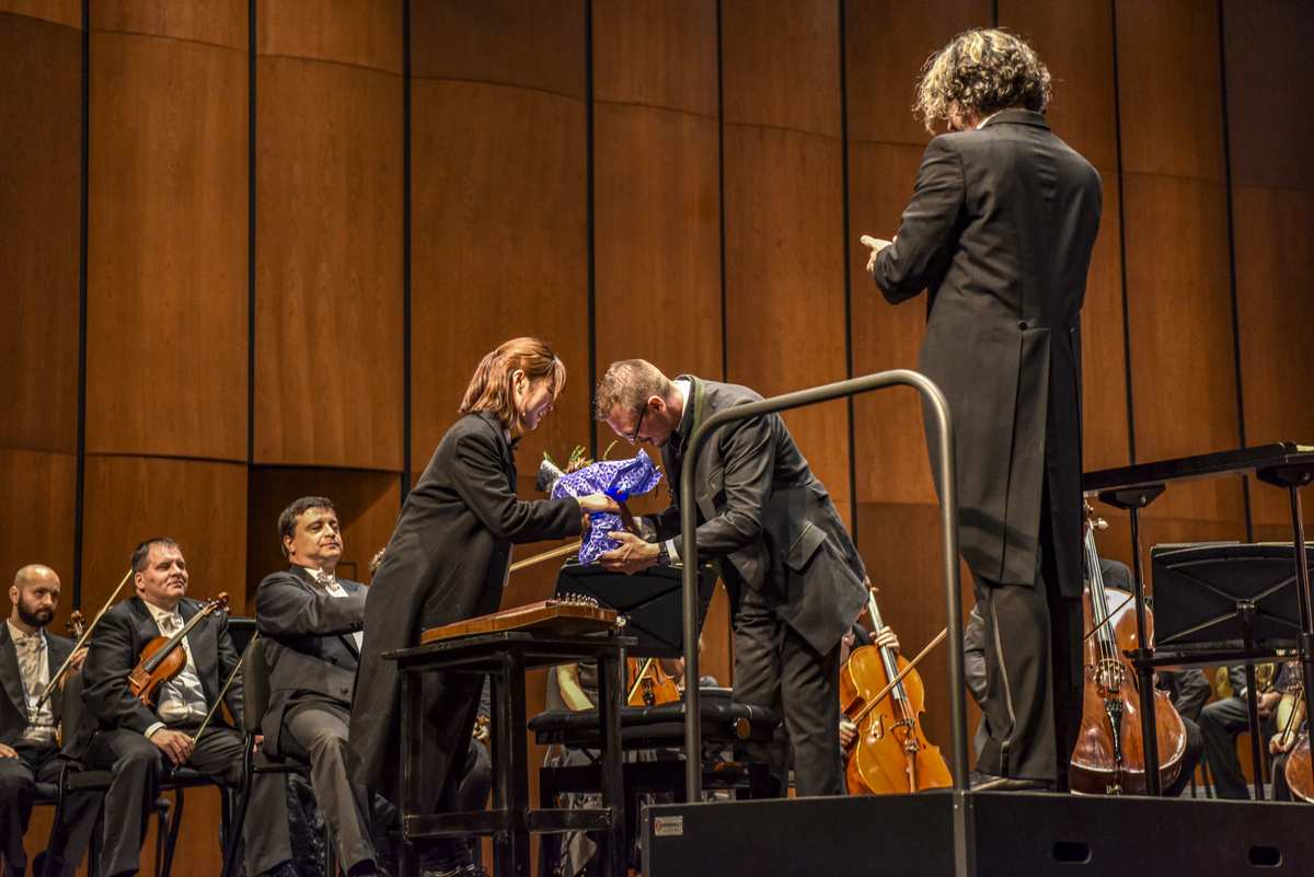 陕西广播民族乐团_维也纳皇家交响乐团指挥_阿甘正传主题曲