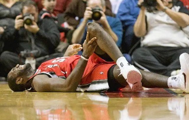 nba助攻榜_为什么nba不喜欢利拉德_nba利拉德图片