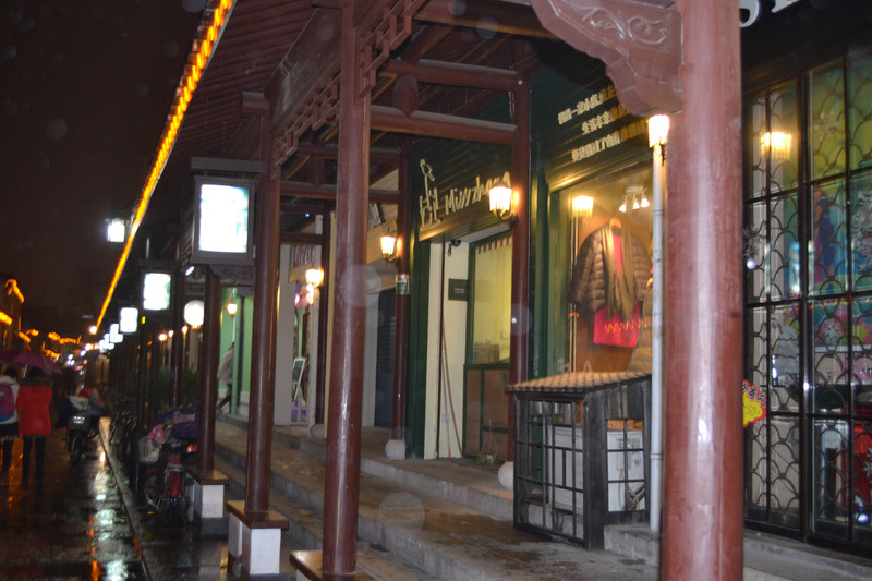 上海酒吧一条街_上海酒吧街在哪儿_上海街头酒吧