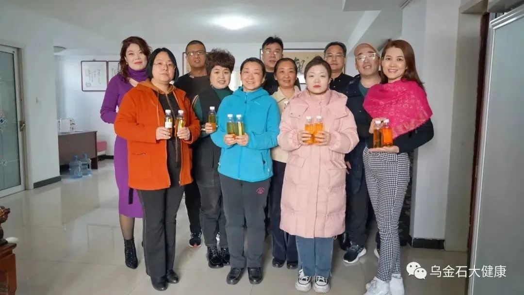 齐心抗疫，温暖同行 | 北京乌金石科技集团为员工发放公司独家研发黄金液产品