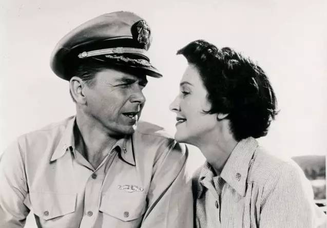 南希·里根_里根南希情书结婚22年_里根南希爱情150字