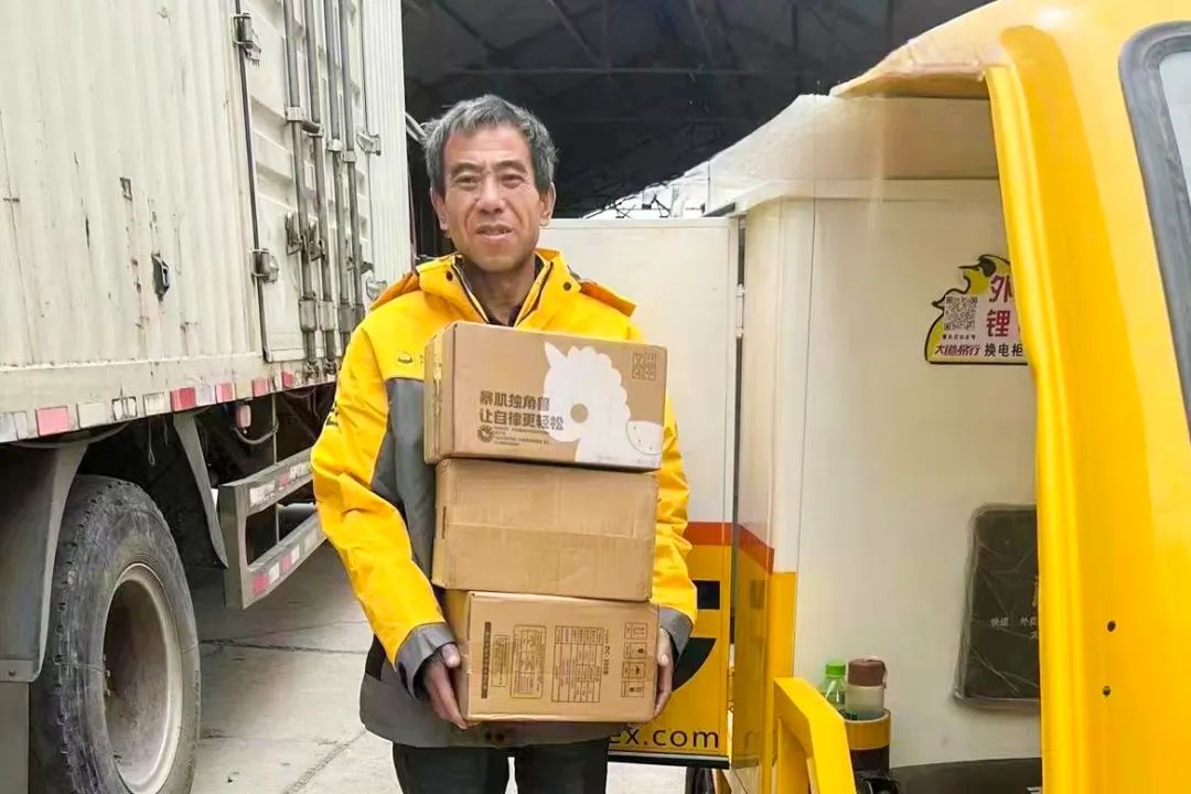 想客户之所想 韵达快递员优质服务获北京大妈表扬